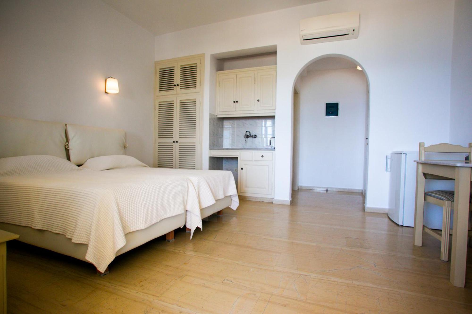 Panthea 2* Agios Ioannis Diakoftis